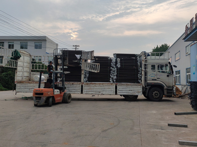 金用護欄2022年7月15日鋅鋼飄窗欄桿裝車發貨! 金用護欄2022年7月15日鋅鋼飄窗欄桿裝車發貨!