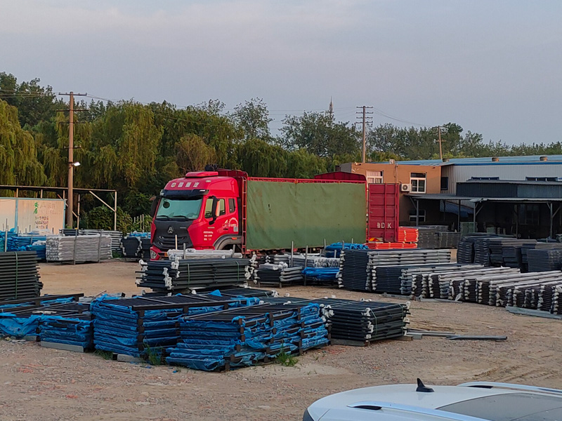 金用護欄2022年7月19日鋅鋼百葉窗裝車發(fā)貨！