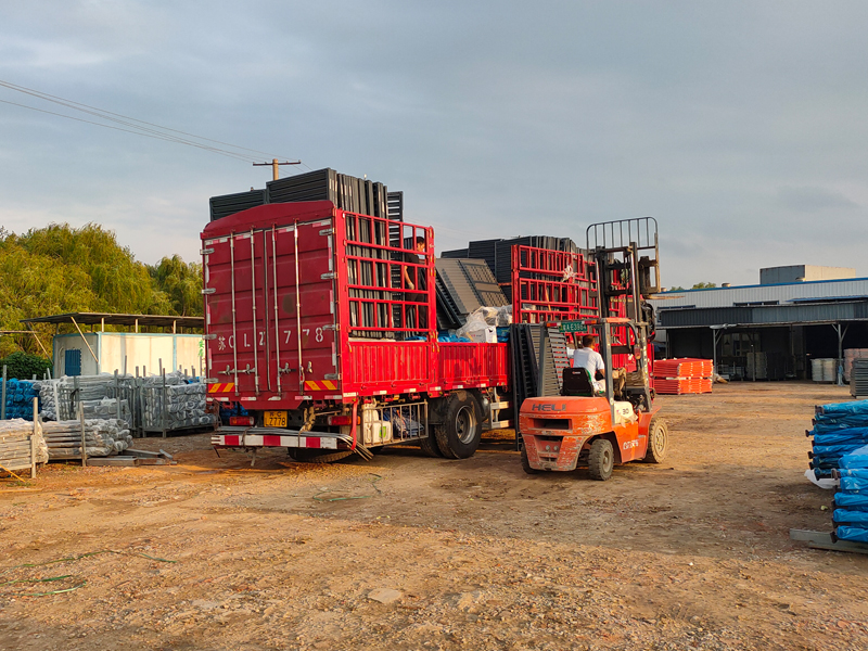 金用護欄2022年7月21日鋅鋼百葉窗裝車發貨！