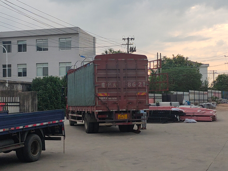 金用護欄2022年7月26日鋅鋼空調(diào)欄桿裝車發(fā)貨！