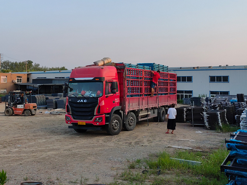 金用護(hù)欄2022年8月2日鋅鋼陽(yáng)臺(tái)護(hù)欄裝車(chē)發(fā)貨! 金用護(hù)欄2022年8月2日鋅鋼陽(yáng)臺(tái)護(hù)欄裝車(chē)發(fā)貨!