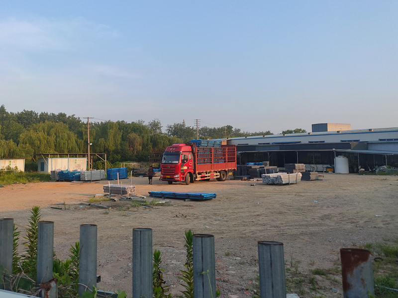 金用護欄2022年8月3日鋅鋼陽臺護欄裝車發貨! 金用護欄2022年8月3日鋅鋼陽臺護欄裝車發貨!