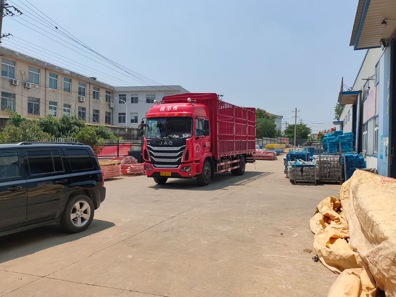 金用護欄2022年8月4日鋅鋼飄窗欄桿裝車發貨! 金用護欄2022年8月4日鋅鋼飄窗欄桿裝車發貨!