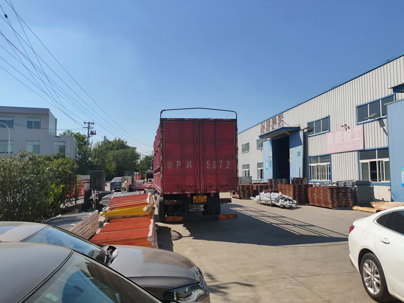 金用護欄2022年8月12日鋁合金百葉窗裝車發貨！