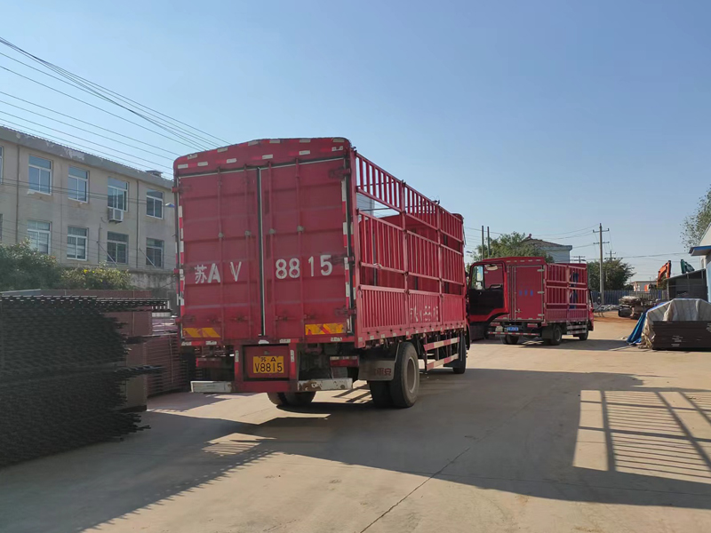 金用護(hù)欄2022年10月13日鋅鋼圍墻護(hù)欄裝車發(fā)貨！