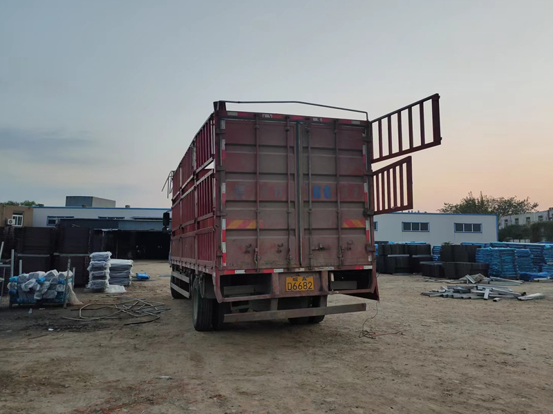 金用護欄2022年10月19日鋅鋼百葉窗裝車發貨！