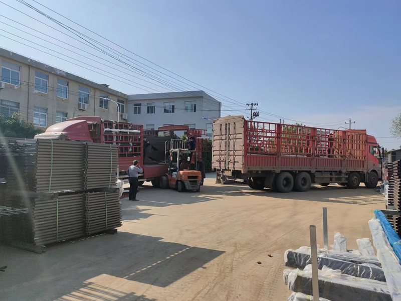 金用護欄2022年11月2日鋅鋼護窗欄桿裝車發貨！