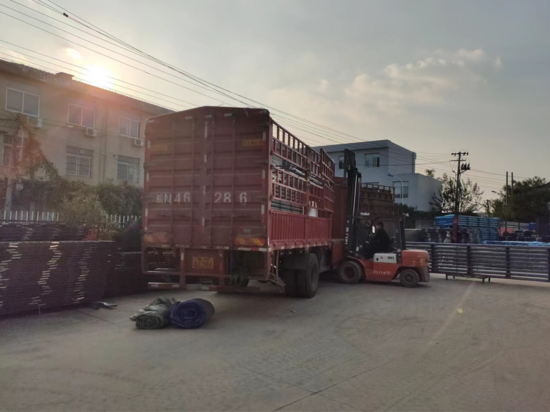 金用護欄2022年11月8日鋅鋼玻璃護欄裝車發貨! 金用護欄2022年11月8日鋅鋼玻璃護欄裝車發貨!