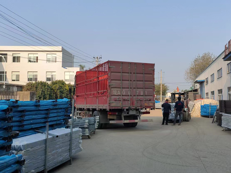 金用護(hù)欄2022年11月18日鋅鋼組裝護(hù)欄裝車發(fā)貨! 金用護(hù)欄2022年11月18日鋅鋼組裝護(hù)欄裝車發(fā)貨!