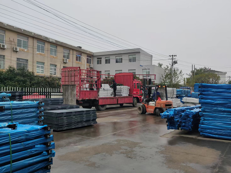 金用護(hù)欄2022年11月24日鋅鋼護(hù)窗欄桿裝車發(fā)貨! 金用護(hù)欄2022年11月24日鋅鋼護(hù)窗欄桿裝車發(fā)貨!