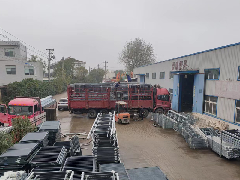 金用護欄2022年11月26日鋅鋼玻璃護欄裝車發(fā)貨! 金用護欄2022年11月26日鋅鋼玻璃護欄裝車發(fā)貨!