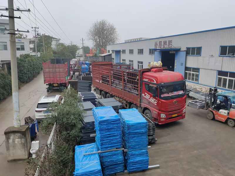 金用護欄2022年11月30日鋅鋼百葉窗裝車發(fā)貨！