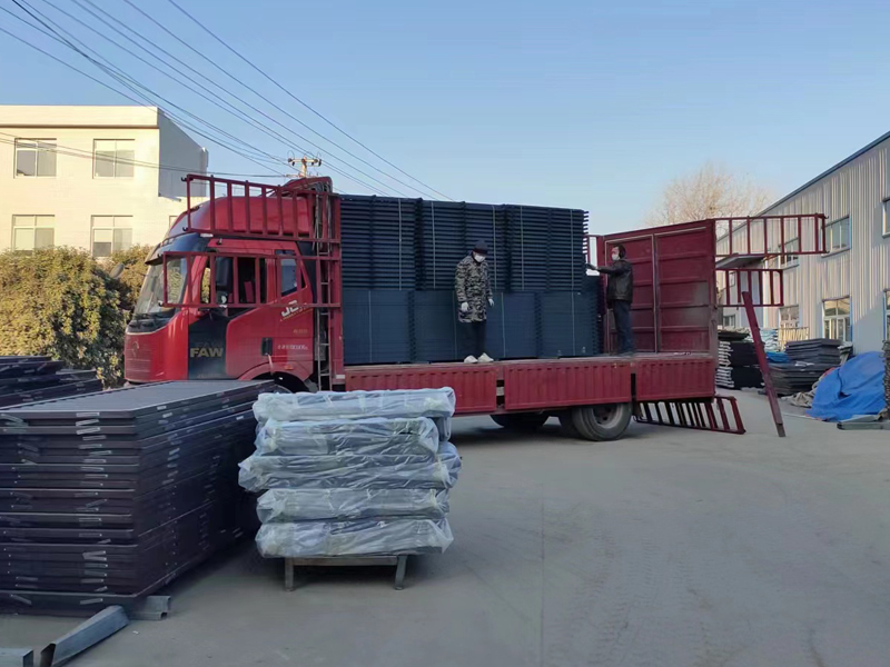 金用護欄2022年12月20日鋅鋼空調護欄裝車發貨! 金用護欄2022年12月20日鋅鋼空調護欄裝車發貨!