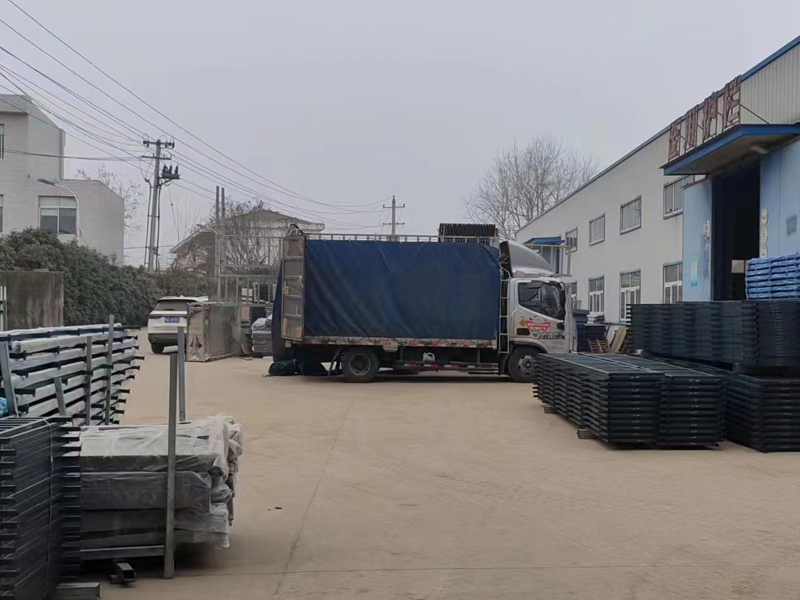 金用護(hù)欄2022年12月29日鋅鋼百葉窗裝車發(fā)貨！