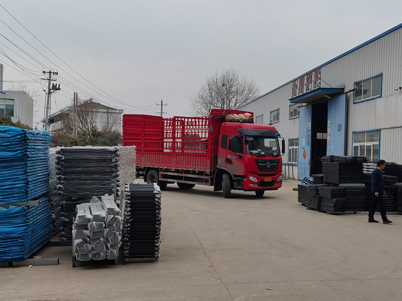 金用護欄2023年3月11日鋅鋼護窗欄桿裝車發(fā)貨！