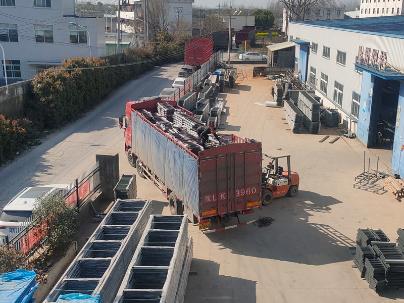 金用護欄2023年3月14日鋅鋼連廊欄桿裝車發貨! 金用護欄2023年3月14日鋅鋼連廊欄桿裝車發貨!