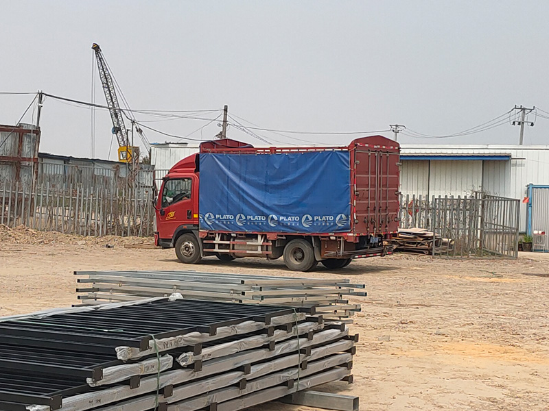 金用護欄2023年3月16日鋅鋼連廊欄桿裝車發貨！