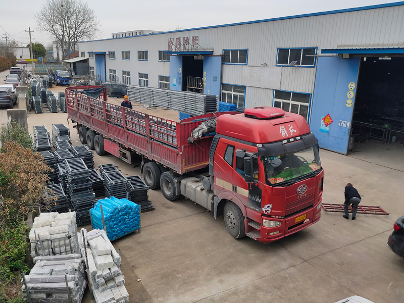 金用護(hù)欄2023年3月24日鋅鋼連廊欄桿裝車發(fā)貨! 金用護(hù)欄2023年3月24日鋅鋼連廊欄桿裝車發(fā)貨!