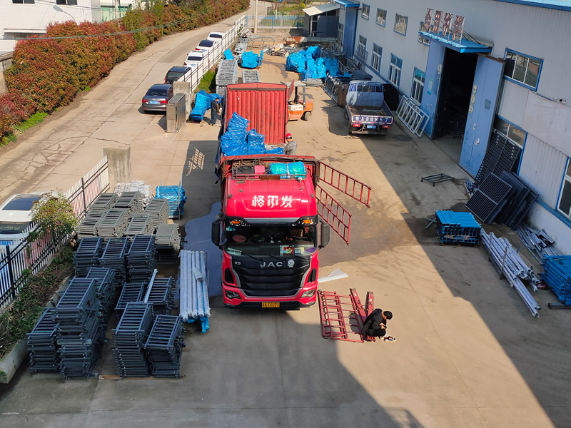 金用護欄2023年4月7日鋅鋼護窗欄桿裝車發(fā)貨！