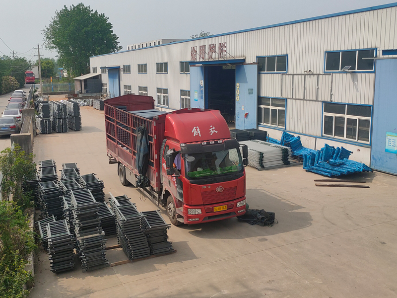 金用護欄2023年4月18日鋅鋼百葉窗裝車發貨! 金用護欄2023年4月18日鋅鋼百葉窗裝車發貨!