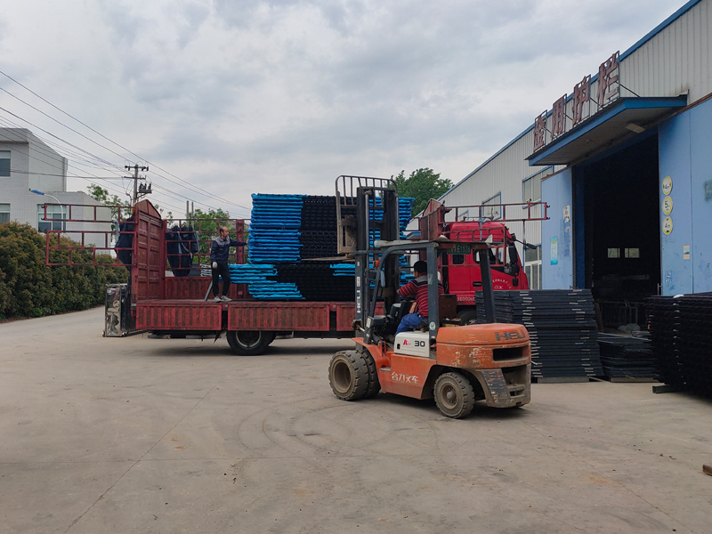 金用護欄2023年4月27日鋅鋼圍墻護欄裝車發貨! 金用護欄2023年4月27日鋅鋼圍墻護欄裝車發貨!