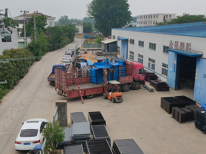 金用護欄2023年5月11日鋅鋼護窗欄桿裝車發(fā)貨！