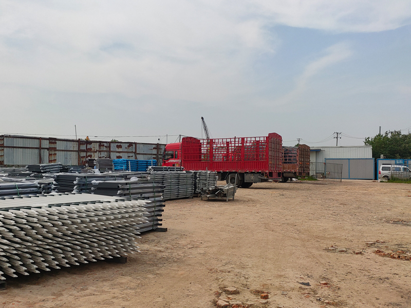 金用護欄2023年5月15日鋅鋼陽臺欄桿裝車發貨！