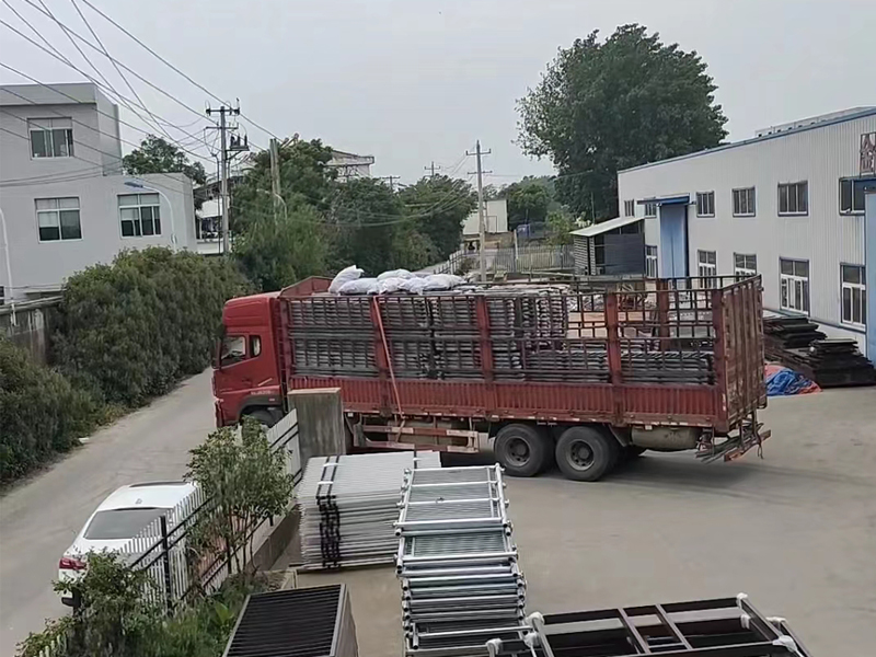 金用護欄2023年5月17日鋅鋼飄窗欄桿裝車發(fā)貨！