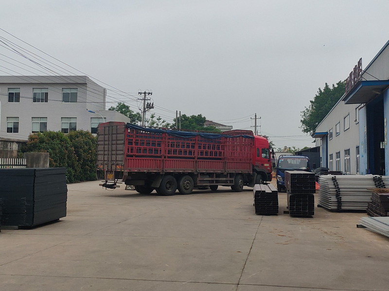 2023年6月1日鋅鋼飄窗護(hù)欄裝車發(fā)貨！