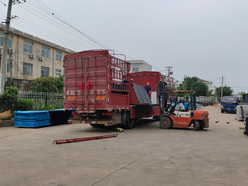 2023年6月3日鋅鋼百葉窗裝車發(fā)貨! 2023年6月3日鋅鋼百葉窗裝車發(fā)貨!