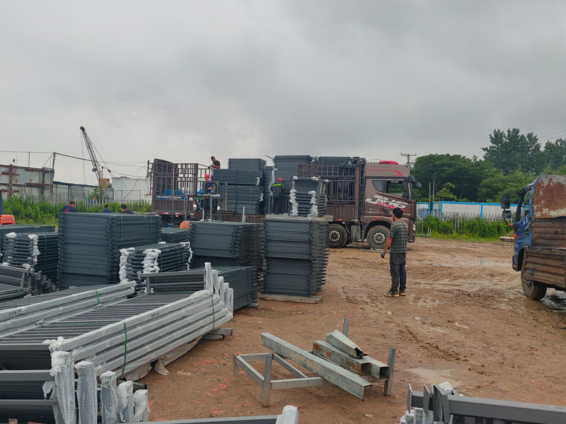 2023年6月6日鋅鋼護(hù)窗欄桿裝車(chē)發(fā)貨! 2023年6月6日鋅鋼護(hù)窗欄桿裝車(chē)發(fā)貨!