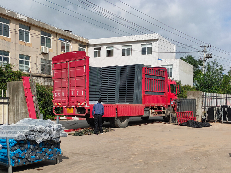 2023年6月26日鋁合金百葉窗裝車發貨！