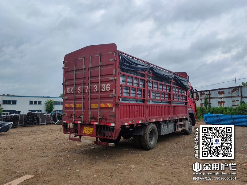 2023年8月1日鋅鋼玻璃欄桿裝車(chē)發(fā)貨! 2023年8月1日鋅鋼玻璃欄桿裝車(chē)發(fā)貨!