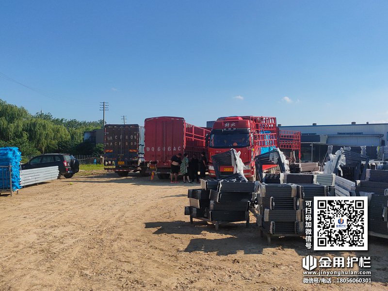 2023年8月10日鋅鋼欄桿百葉裝車發貨! 2023年8月10日鋅鋼欄桿百葉裝車發貨!