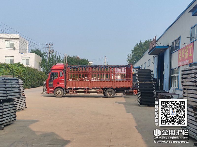 2023年8月19日鋅鋼百葉窗裝車(chē)發(fā)貨！