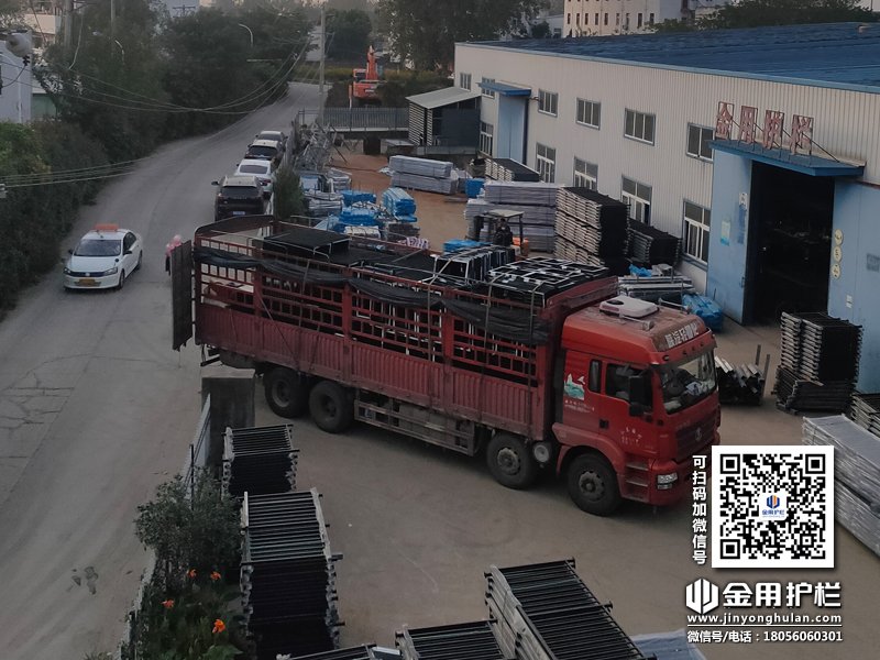 2023年10月17日鋅鋼百葉窗裝車發(fā)貨！