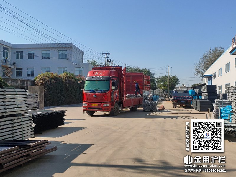 2023年11月4日鋅鋼組裝護欄裝車發貨! 2023年11月4日鋅鋼組裝護欄裝車發貨!