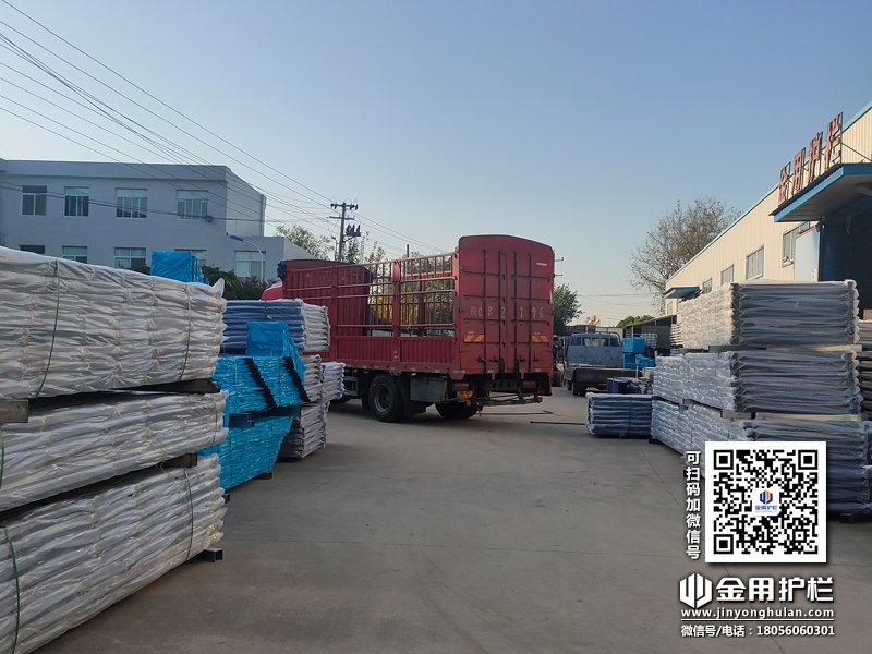2023年11月7日鋅鋼陽臺護欄裝車發貨！