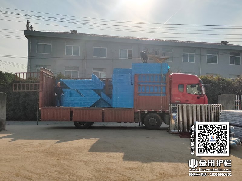 2023年11月10日鋅鋼護窗欄桿裝車發貨! 2023年11月10日鋅鋼護窗欄桿裝車發貨!