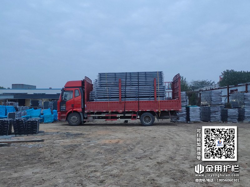 2023年11月15日鋅鋼陽臺護欄裝車發貨! 2023年11月15日鋅鋼陽臺護欄裝車發貨!