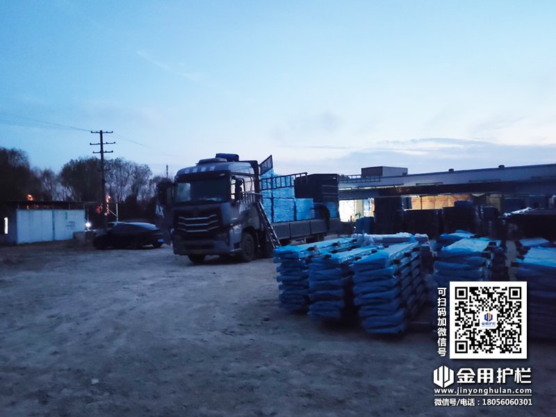 2023年12月11日鋅鋼連廊欄桿裝車發(fā)貨! 2023年12月11日鋅鋼連廊欄桿裝車發(fā)貨!