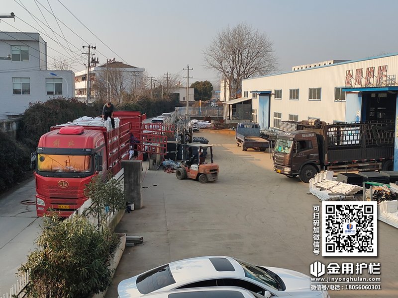 2024年1月6日鋅鋼空調(diào)護(hù)欄裝車(chē)發(fā)貨！