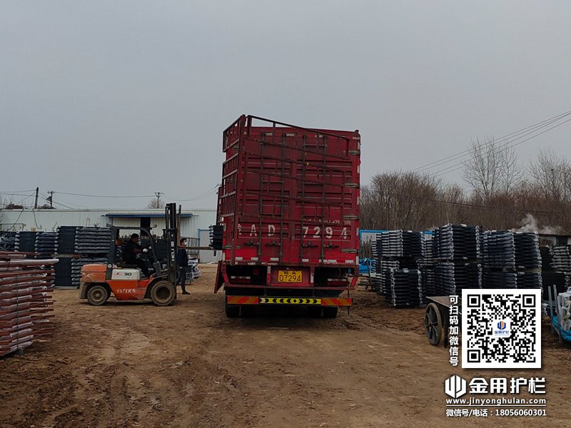 2024年1月8日鋅鋼樓梯欄桿裝車發貨！