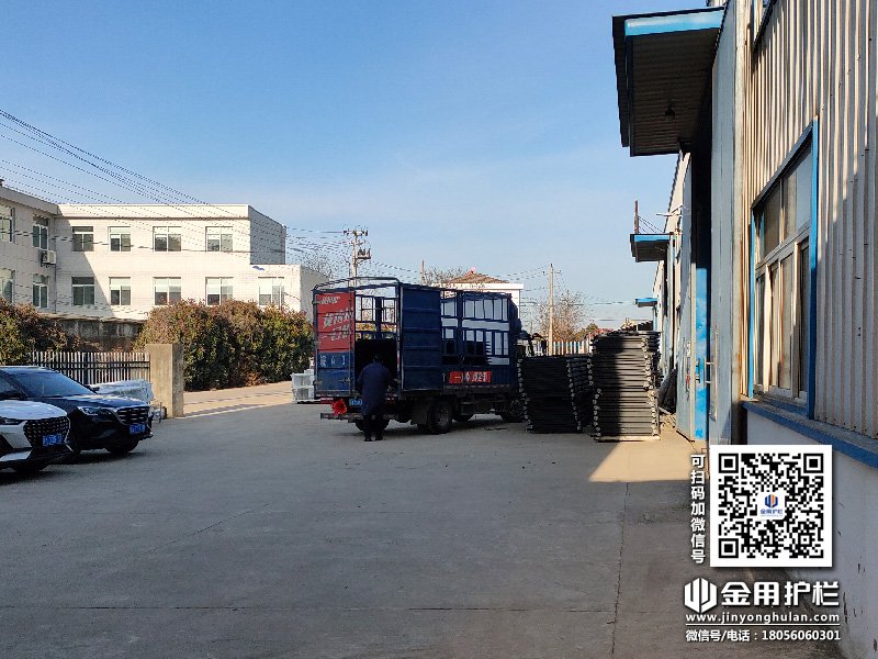 2024年1月24日鋅鋼圍墻護欄裝車發貨！