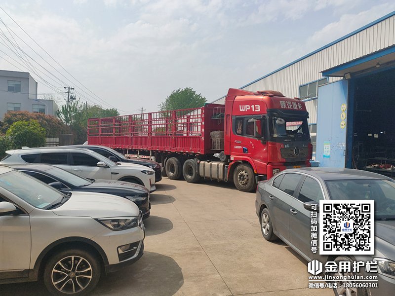 2024年4月15日鋅鋼陽臺(tái)護(hù)欄裝車發(fā)貨！