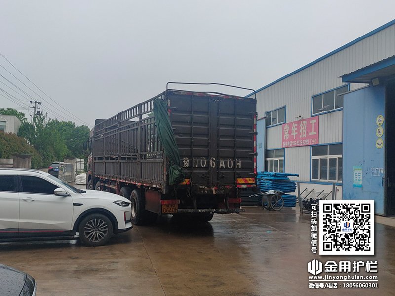 2024年4月30日鋅鋼百葉窗裝車發(fā)貨！