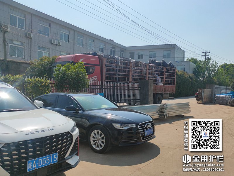 2024年5月7日鋅鋼空調(diào)護(hù)欄裝車發(fā)貨! 2024年5月7日鋅鋼空調(diào)護(hù)欄裝車發(fā)貨!