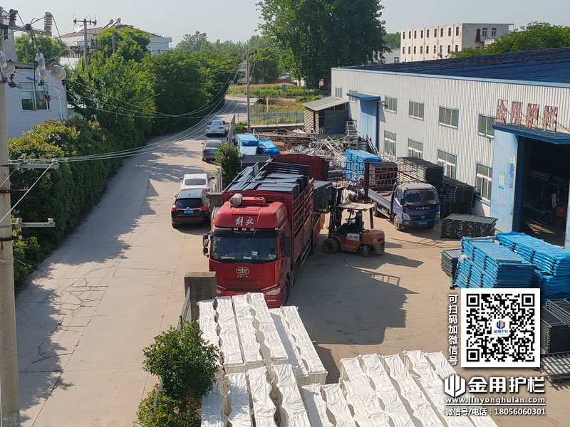 2024年5月13日鋅鋼百葉窗裝車發貨！