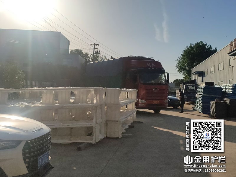 2024年5月16日鋅鋼百葉窗裝車(chē)發(fā)貨! 2024年5月16日鋅鋼百葉窗裝車(chē)發(fā)貨!