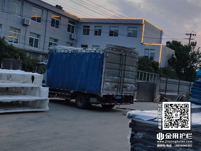 2024年5月20日鋅鋼飄窗欄桿裝車發(fā)貨! 2024年5月20日鋅鋼飄窗欄桿裝車發(fā)貨!